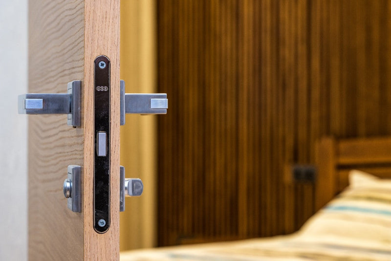 Wanneer gebruik je ruststroom en arbeidsstroom op je deuren?